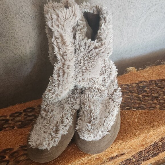 Acorn Women's Plush Ankle Booties - Cream and Brown - Picture 1 of 5
